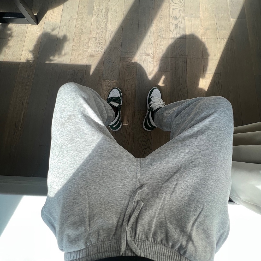 Grey H&M sweatpants size S-M. Great condition & comfy.